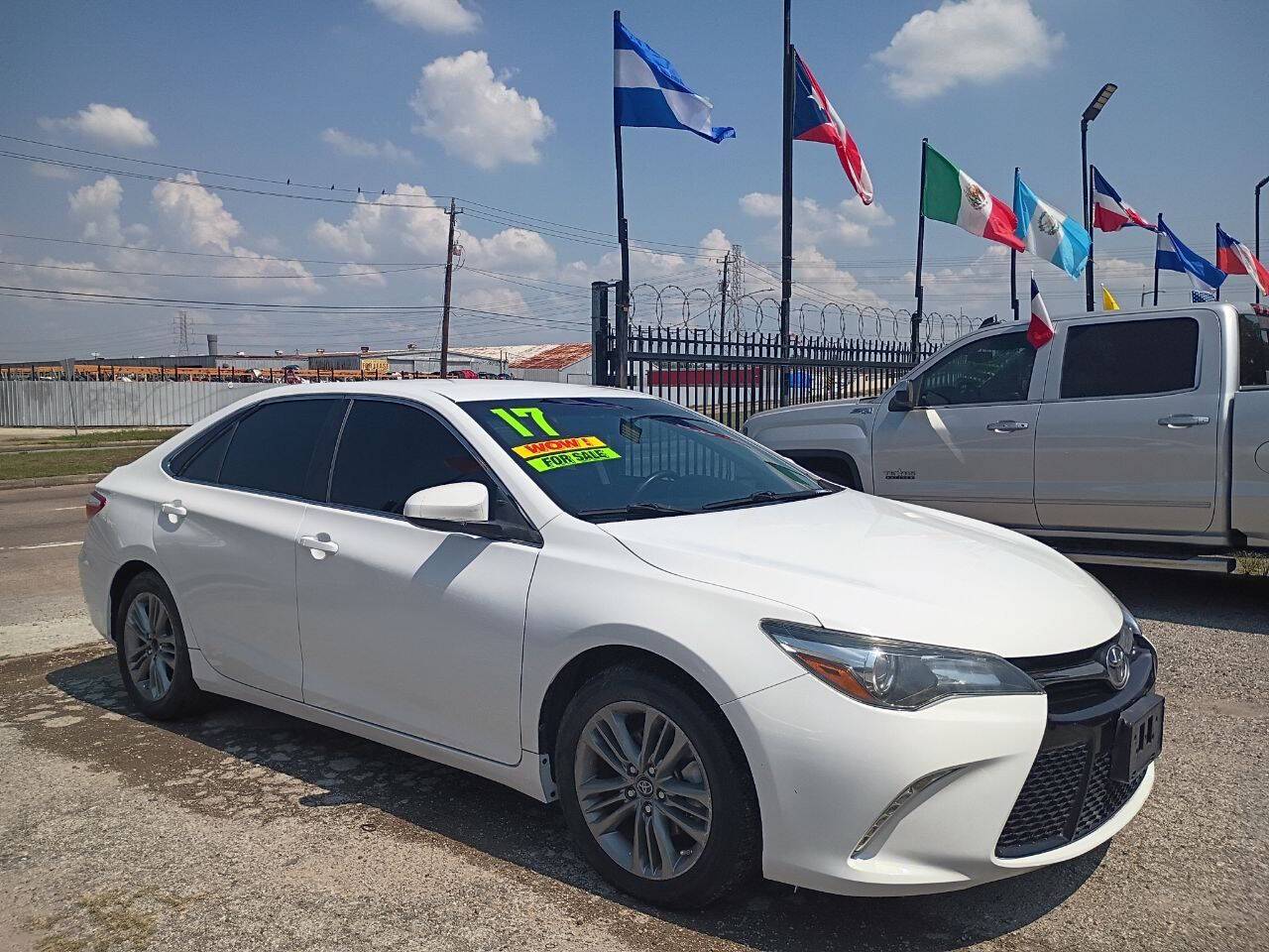 2017 Toyota Camry SE — Sedan — 111,002 mi — Houston, TX
