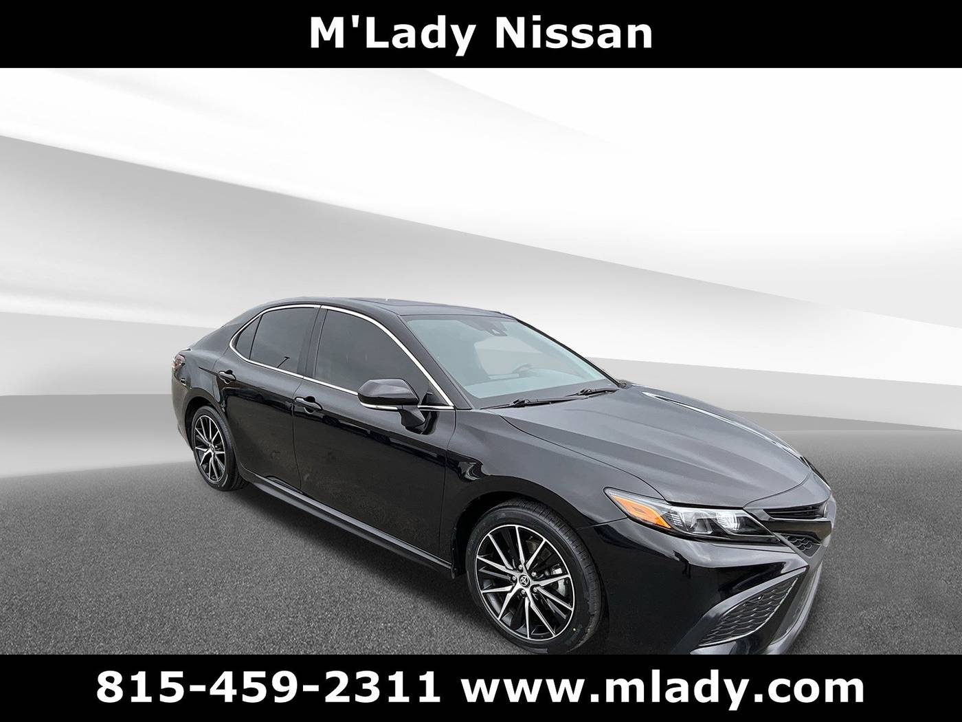 2022 Toyota Camry SE — Sedan — 42,976 mi — Crystal Lake, IL
