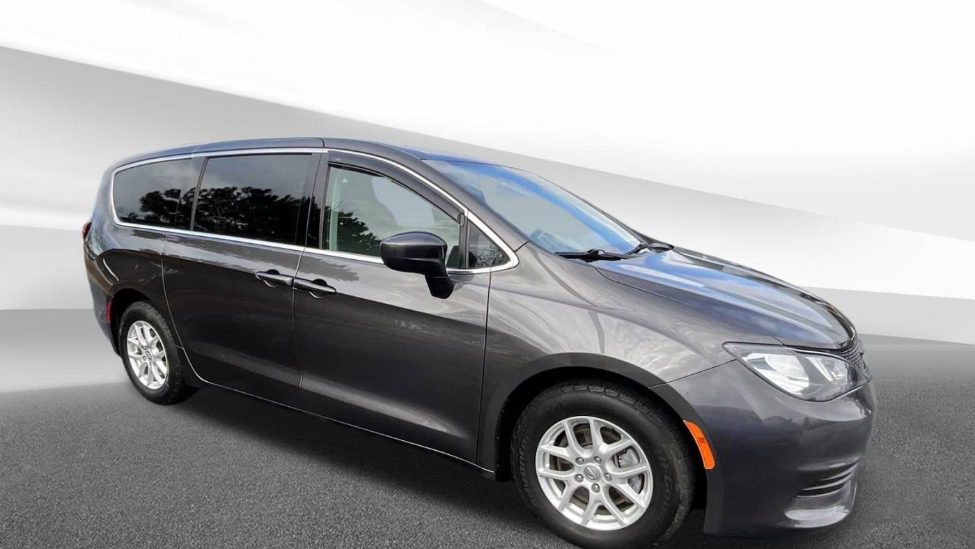 2017 Chrysler Pacifica LX — Minivan — 38,026 mi — Crystal Lake, IL