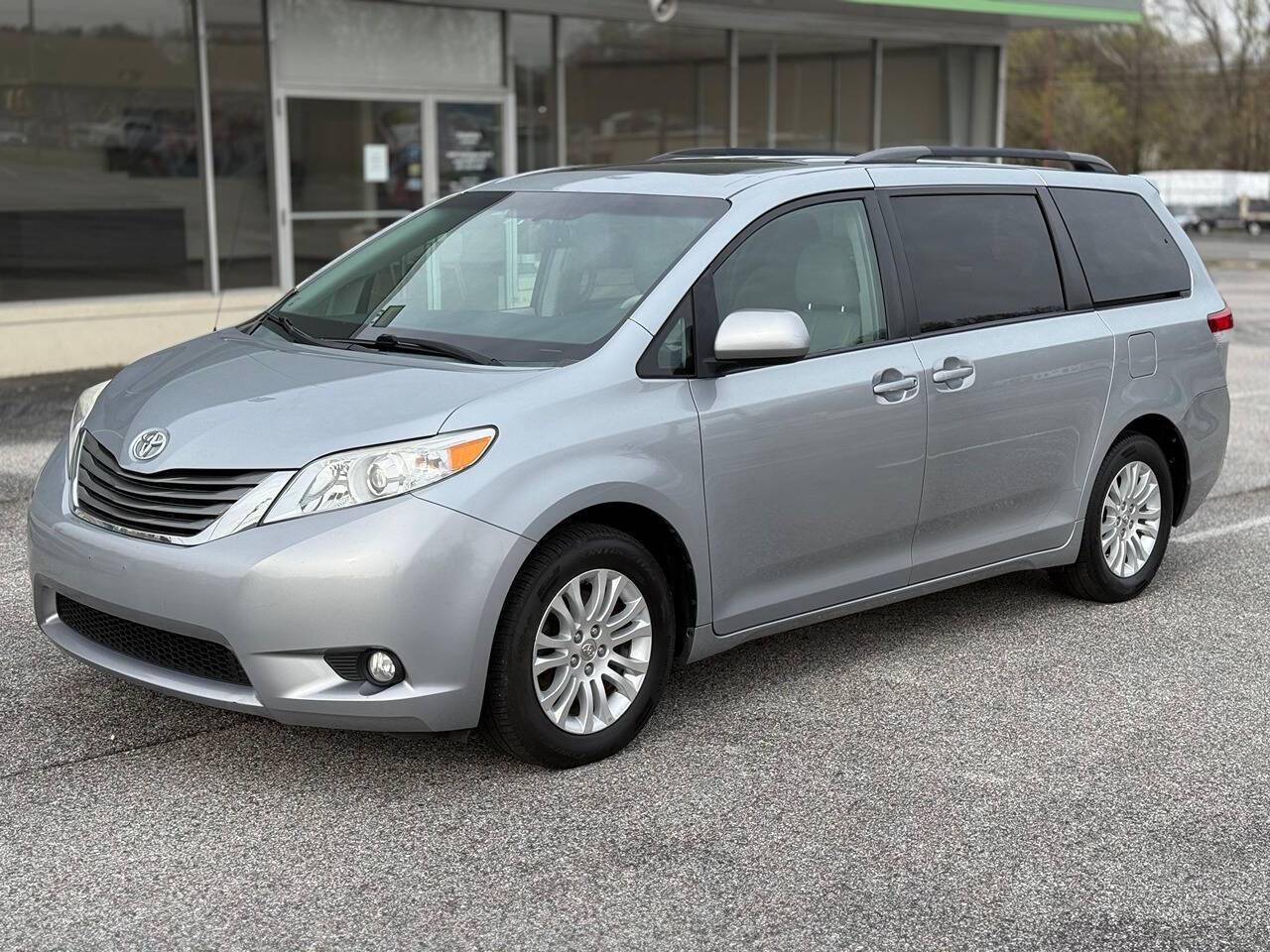 2014 Toyota Sienna XLE — Minivan — 140,705 mi — Laurel, MD