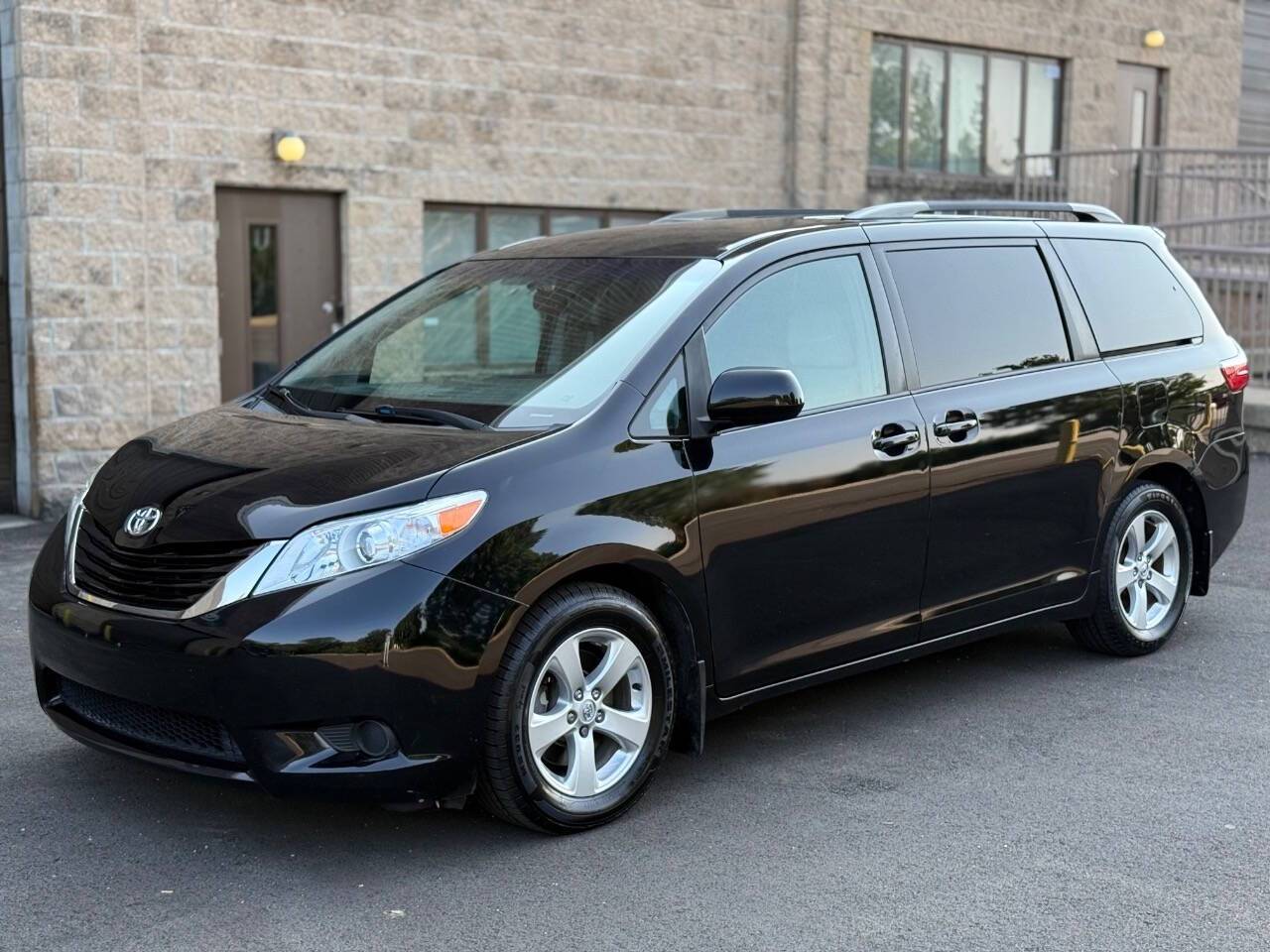 2016 Toyota Sienna LE — Minivan — 109,826 mi — Laurel, MD