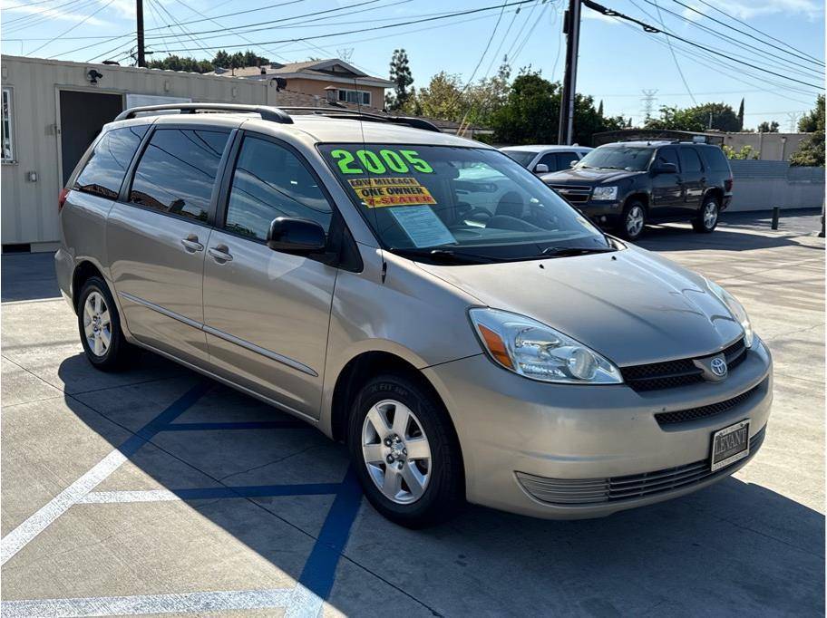 2005 Toyota Sienna LE — Minivan — 157,396 mi — South Gate, CA