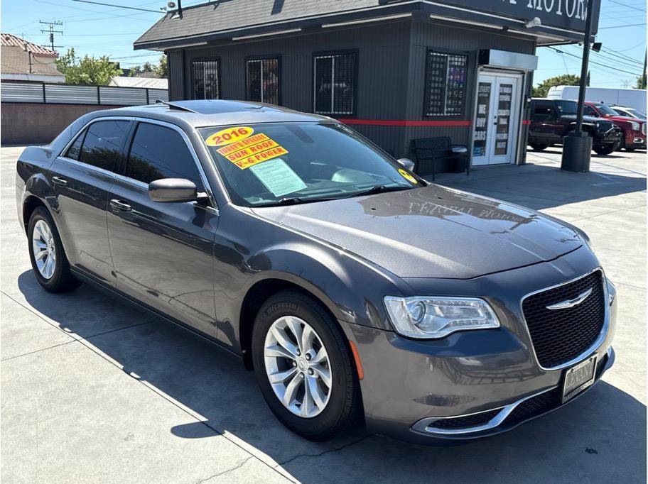 2016 Chrysler 300 Limited — Sedan — 117,911 mi — South Gate, CA