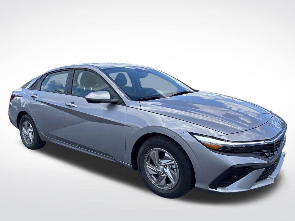 2025 Hyundai Elantra SE — Sedan — 752 mi — Montgomery, AL