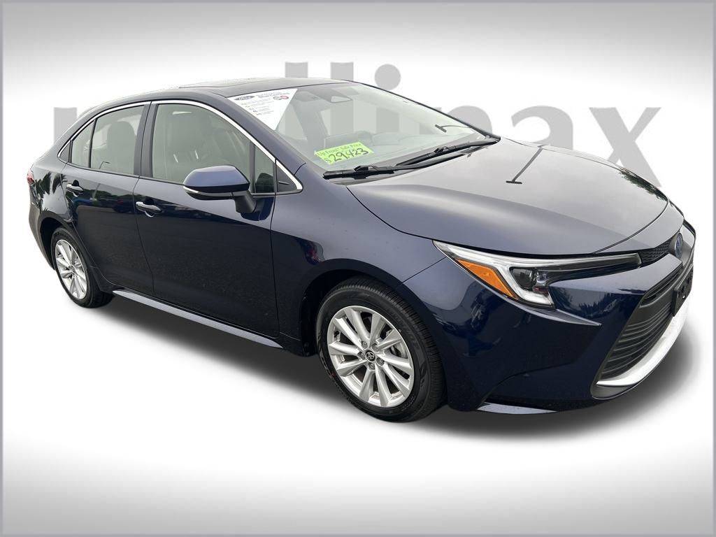 2025 Toyota Corolla Hybrid XLE — Sedan — 6,387 mi — Olympia, WA