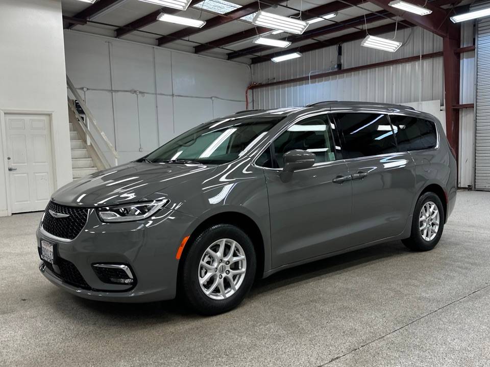 2022 Chrysler Pacifica Touring L — Minivan — 9,300 mi — Modesto, CA