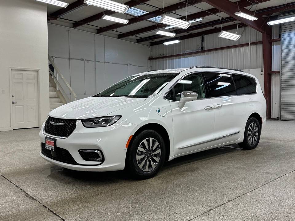 2021 Chrysler Pacifica Hybrid Limited — Minivan — 32,740 mi — Modesto, CA