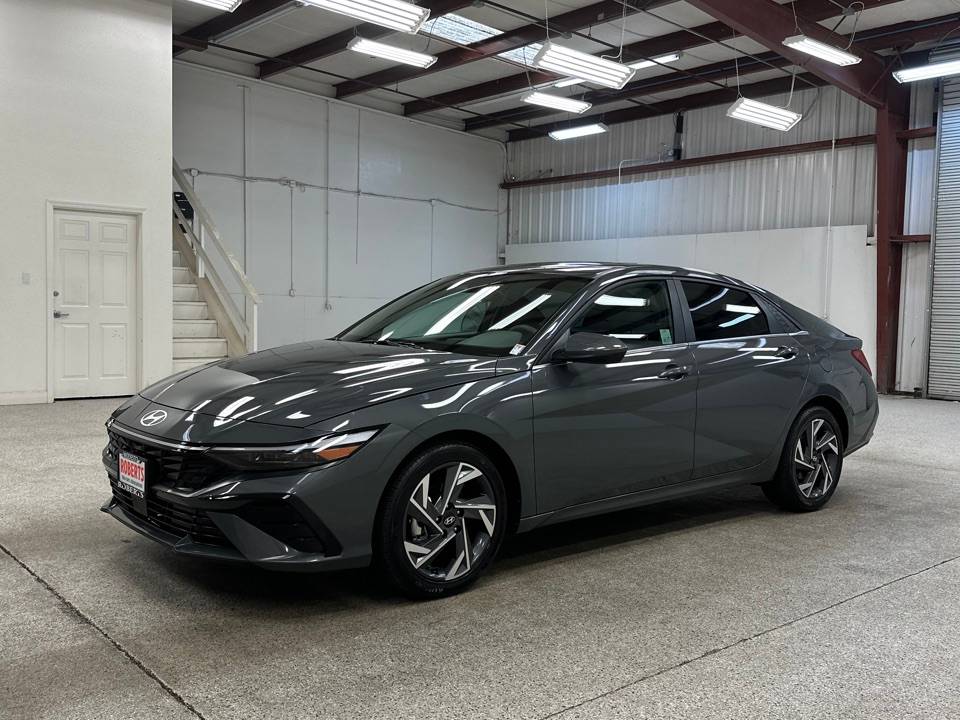 2025 Hyundai Elantra SEL Convenience — Sedan — 28 mi — Modesto, CA