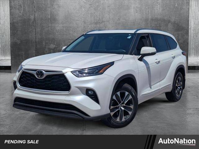 2021 Toyota Highlander XLE — SUV — 14,722 mi — Chandler, AZ