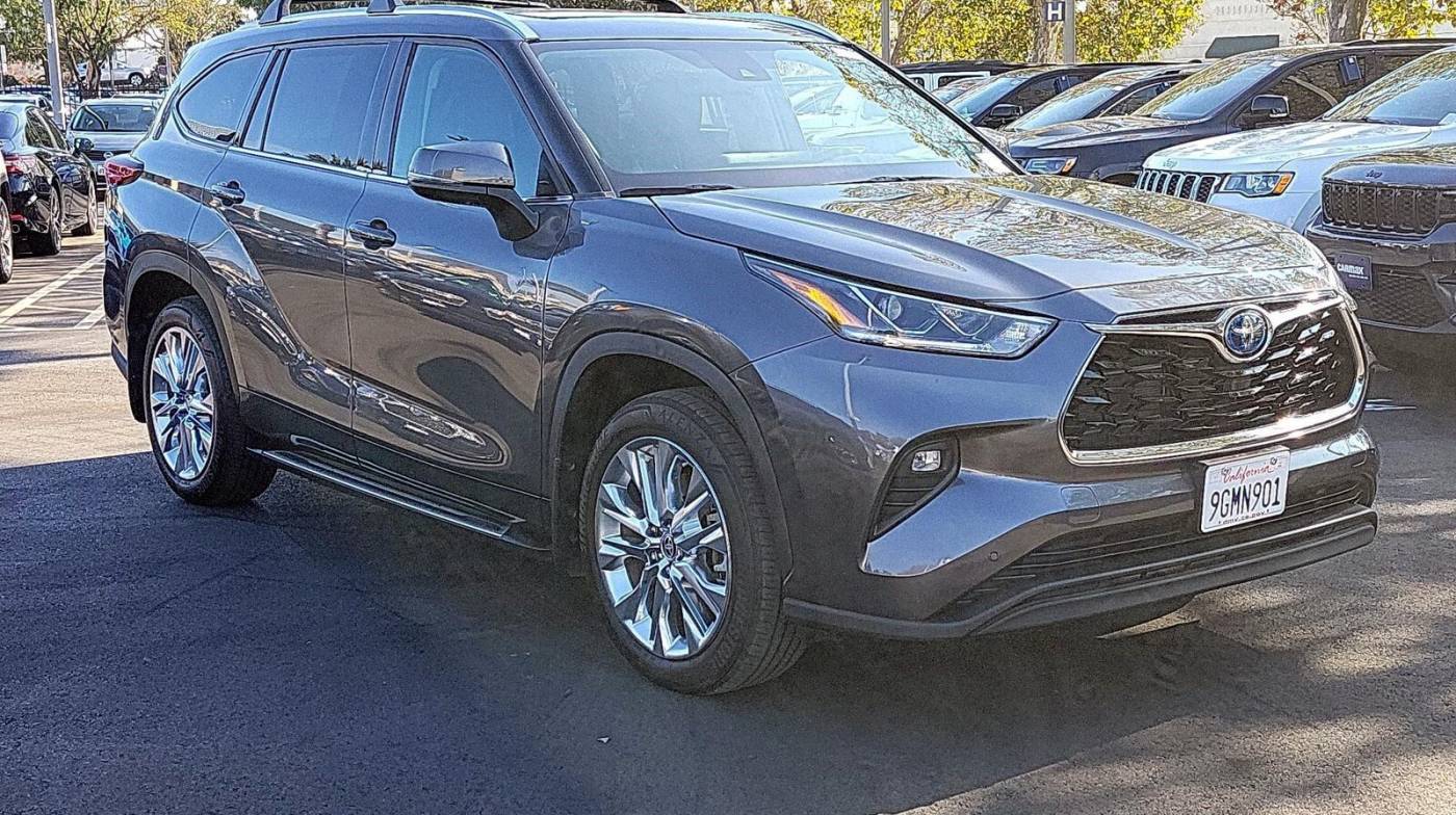 2023 Toyota Highlander Hybrid Limited — SUV — 15,358 mi — Visalia, CA