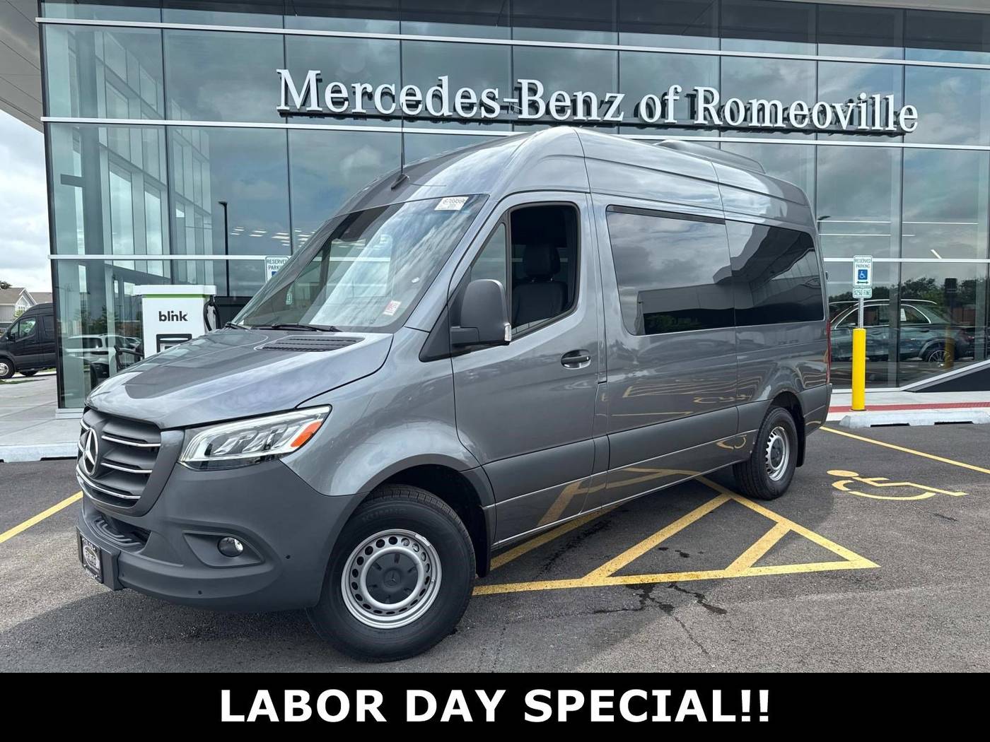 2024 Mercedes-Benz Sprinter Passenger Van 2500 — Passenger Van — 1,577 mi — Romeoville, IL