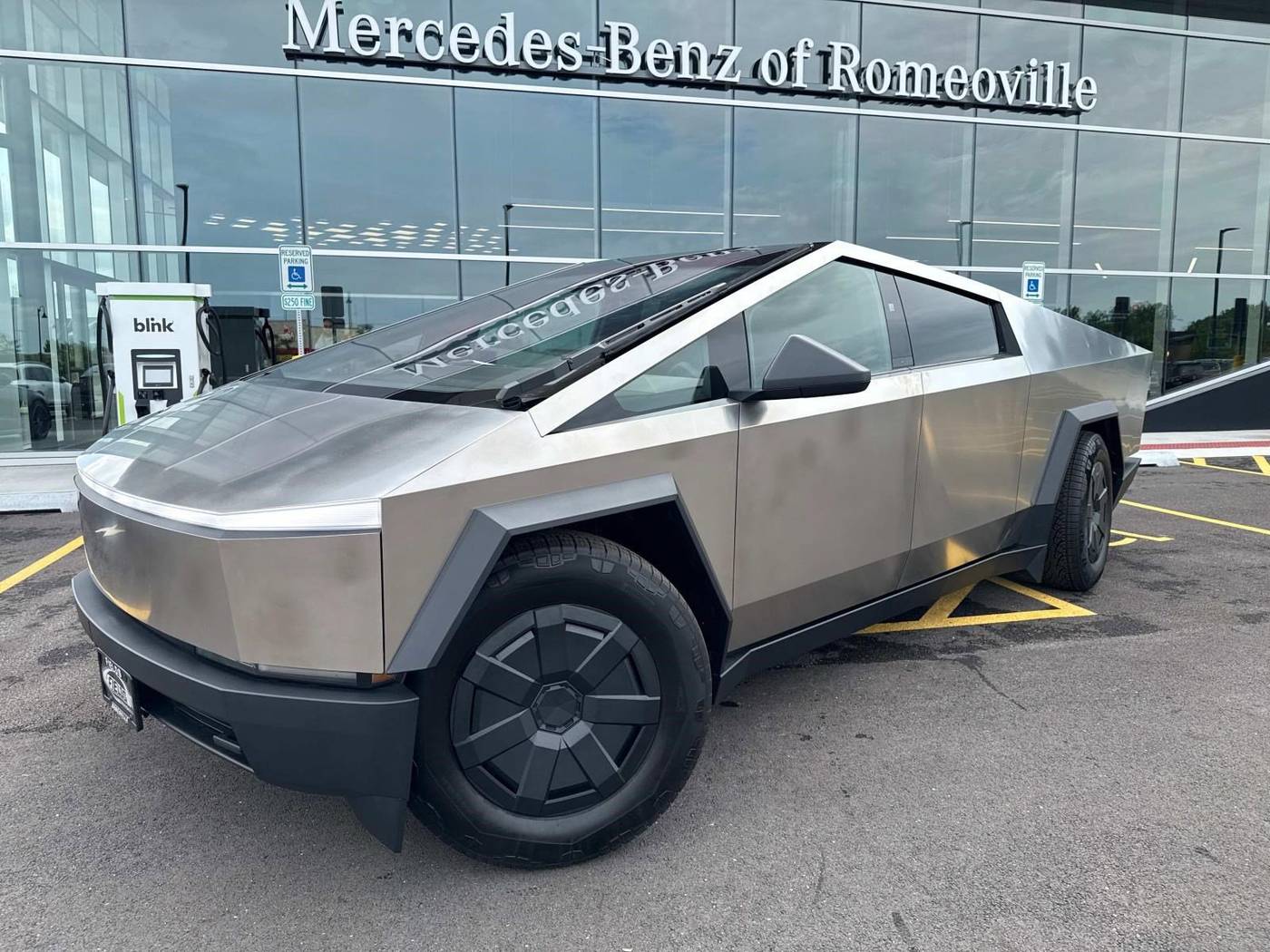 2025 Tesla Cybertruck Standard — Pickup Truck — 541 mi — Romeoville, IL