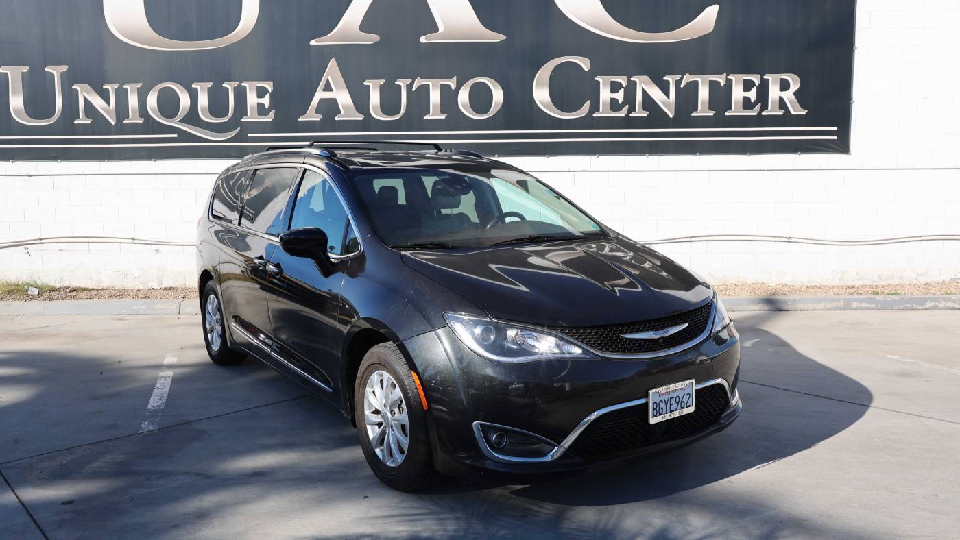 2018 Chrysler Pacifica Touring L — Minivan — 119,327 mi — Bloomington, CA