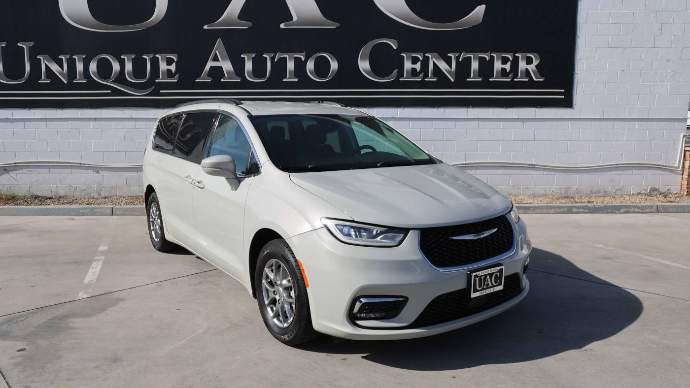 2021 Chrysler Pacifica Touring — Minivan — 106,063 mi — Bloomington, CA