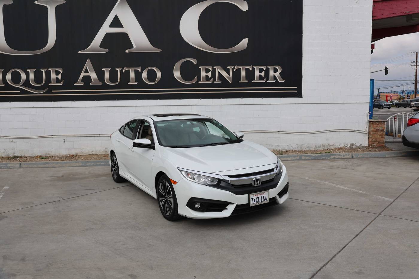 2017 Honda Civic EX-L — Sedan — 106,089 mi — Bloomington, CA