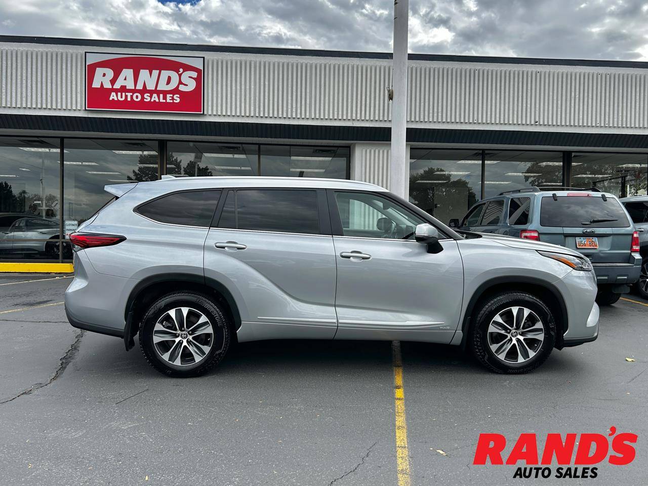 2023 Toyota Highlander Hybrid XLE — SUV — 17,067 mi — North Salt Lake, UT