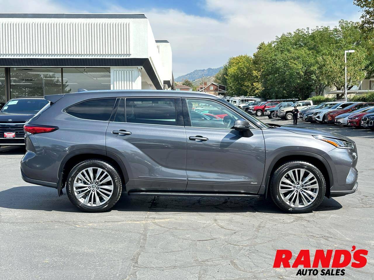 2023 Toyota Highlander Hybrid Platinum — SUV — 30,878 mi — North Salt Lake, UT