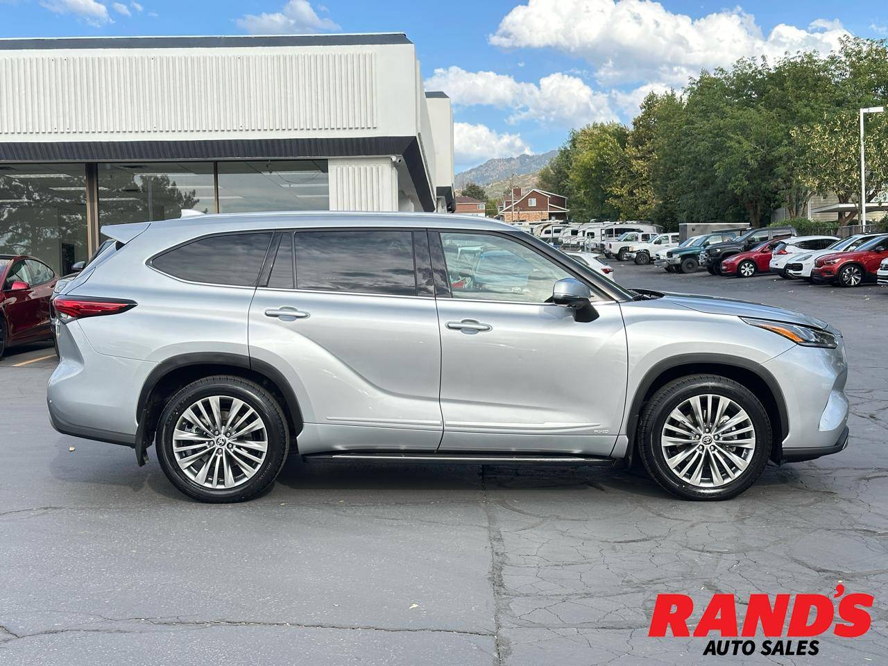2023 Toyota Highlander Hybrid Platinum — SUV — 23,217 mi — North Salt Lake, UT