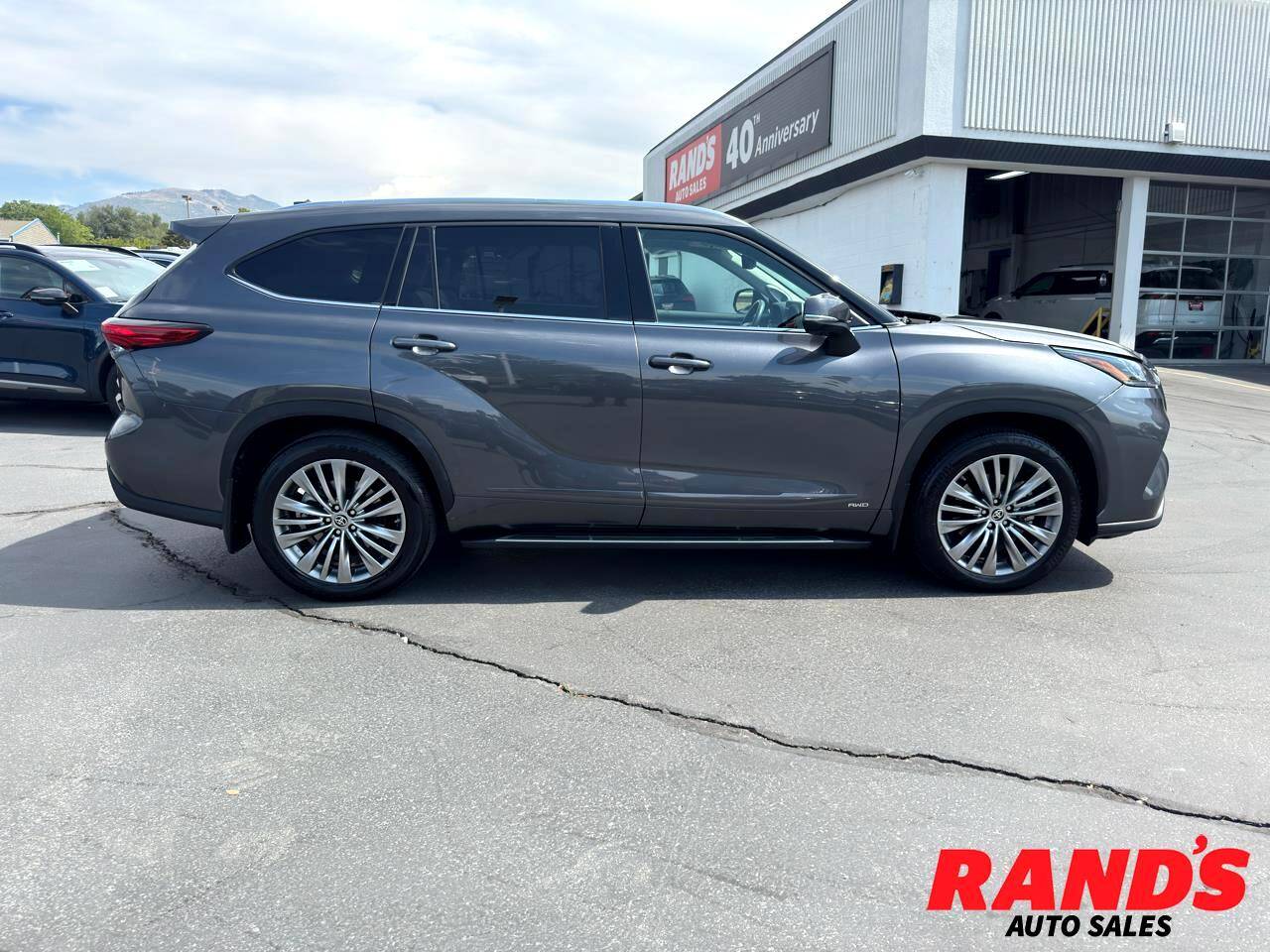 2023 Toyota Highlander Hybrid Platinum — SUV — 29,848 mi — North Salt Lake, UT