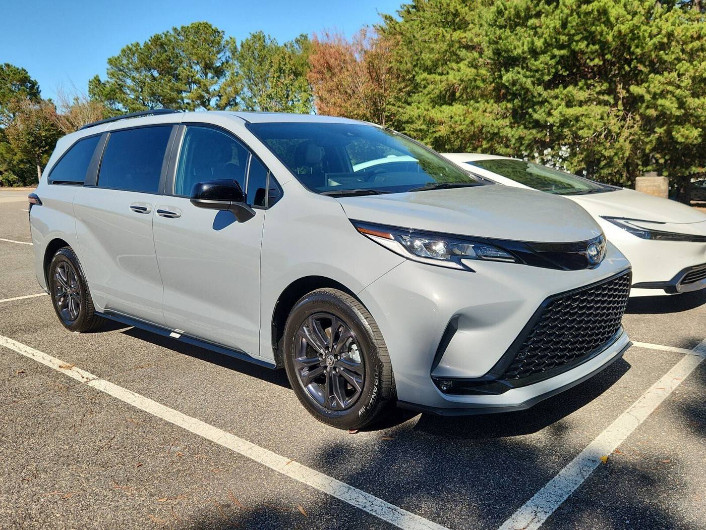 2025 Toyota Sienna XSE — Minivan — 9,643 mi — Roswell, GA