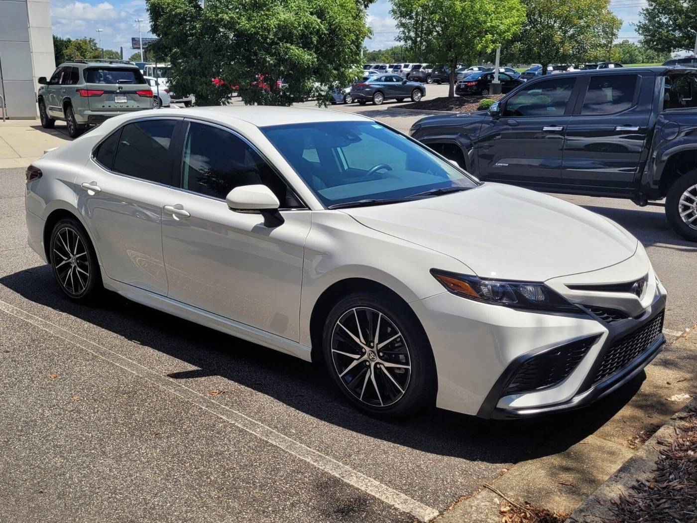 2023 Toyota Camry SE — Sedan — 24,337 mi — Roswell, GA