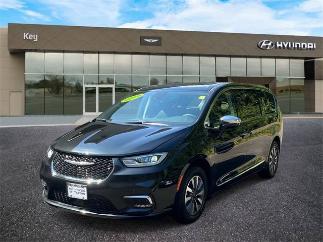 2023 Chrysler Pacifica Hybrid Limited — Minivan — 33,496 mi — Milford, CT