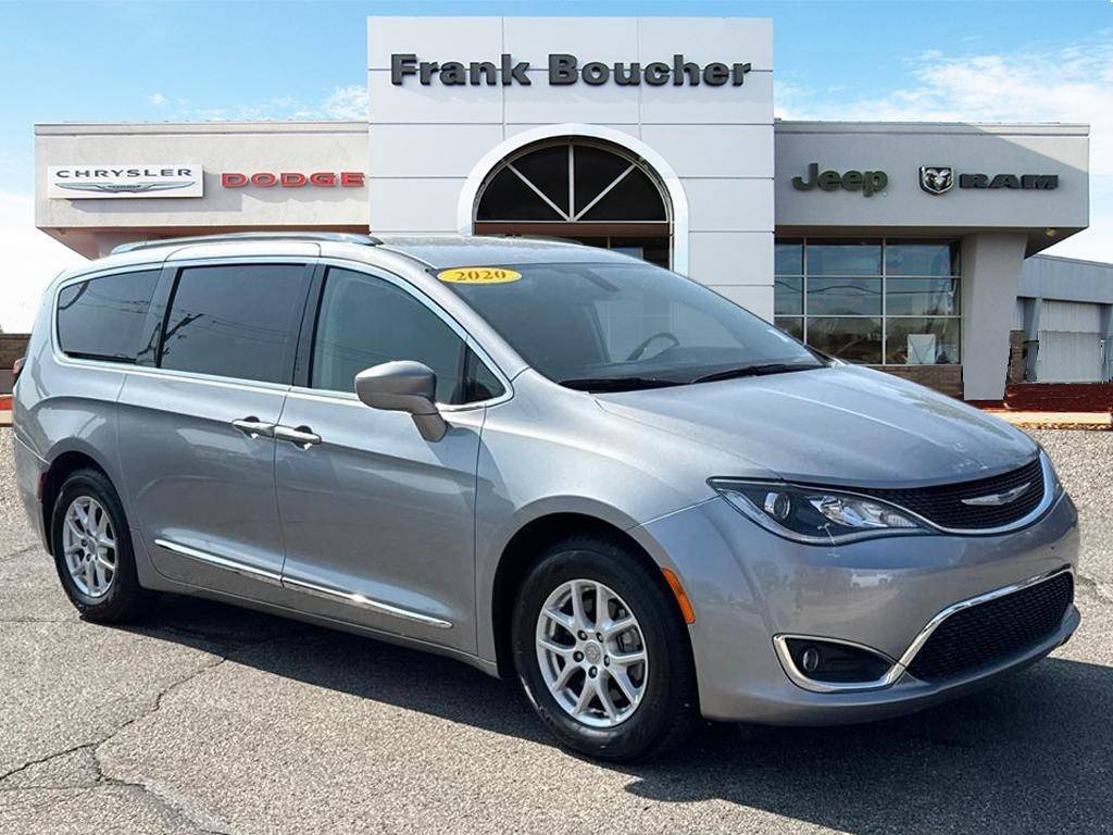 2020 Chrysler Pacifica Touring L — Minivan — 90,346 mi — Janesville, WI