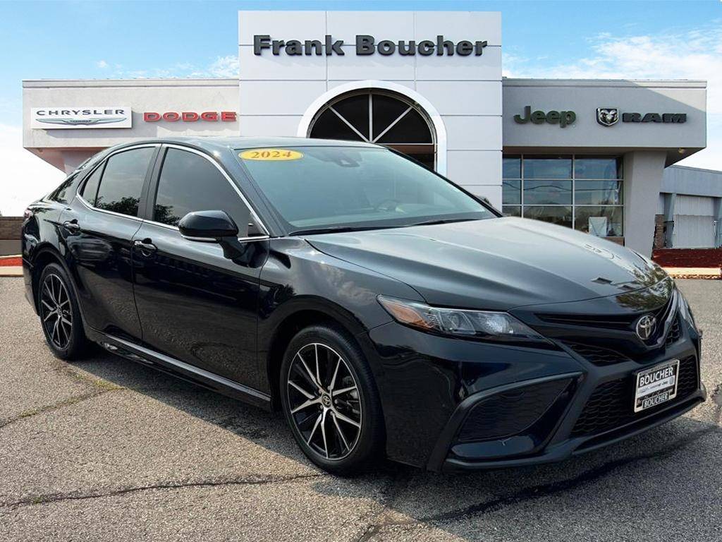 2024 Toyota Camry SE — Sedan — 12,227 mi — Janesville, WI