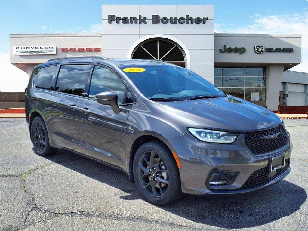2021 Chrysler Pacifica Touring L — Minivan — 102,590 mi — Janesville, WI