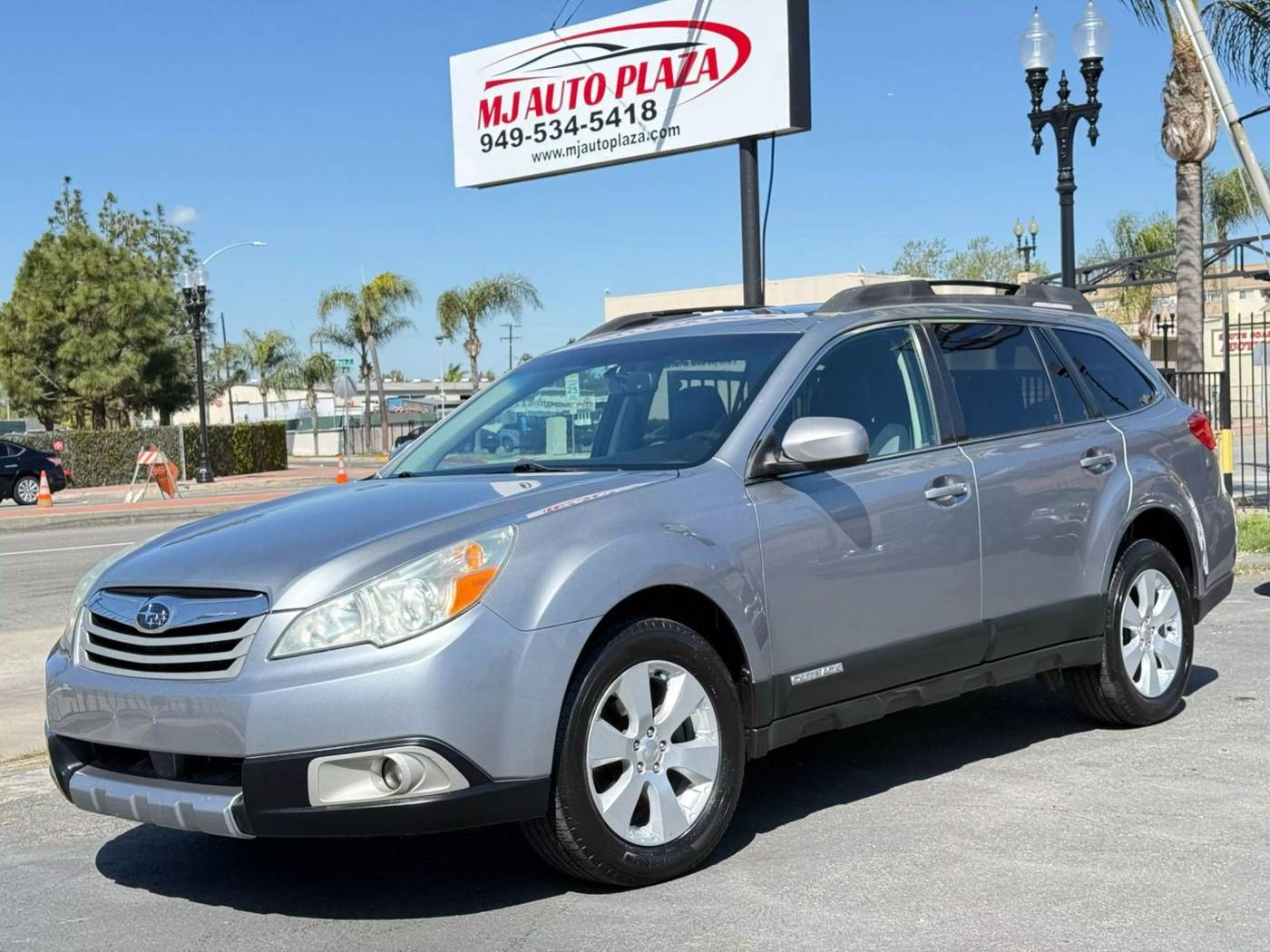 2011 Subaru Outback 2.5i Limited — SUV — 179,967 mi — SANTA ANA, CA