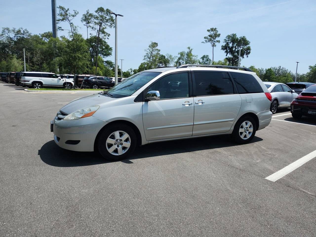 2007 Toyota Sienna CE — Minivan — 187,310 mi — Deland, FL