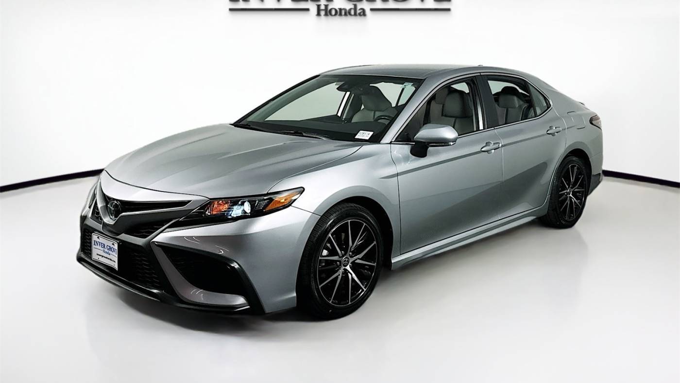 2022 Toyota Camry SE — Sedan — 111,717 mi — Inver Grove Heights, MN