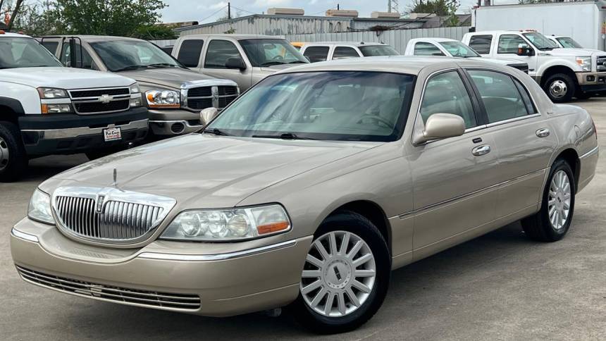 2005 Lincoln Town Car Signature — Sedan — 79,068 mi — Humble, TX