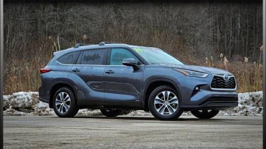 2023 Toyota Highlander Hybrid XLE — SUV — 7,111 mi — Chardon, OH