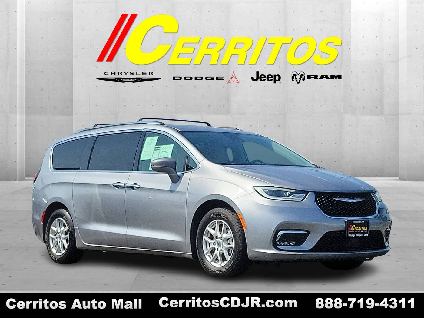 2021 Chrysler Pacifica Touring L — Minivan — 77,376 mi — Cerritos, CA