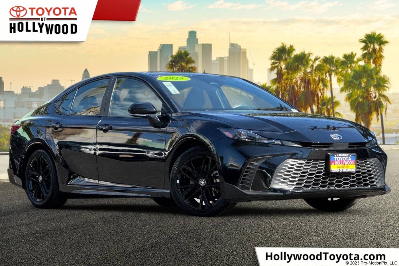 2025 Toyota Camry Hybrid SE — Sedan — 20,114 mi — Los Angeles, CA