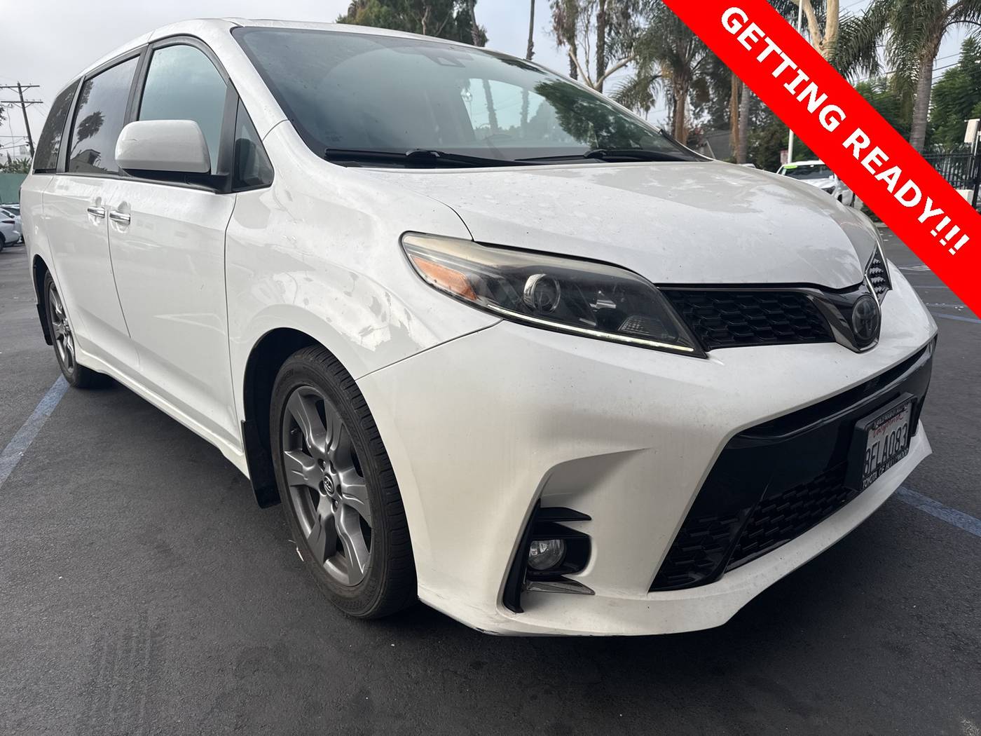 2018 Toyota Sienna SE — Minivan — 51,696 mi — Los Angeles, CA