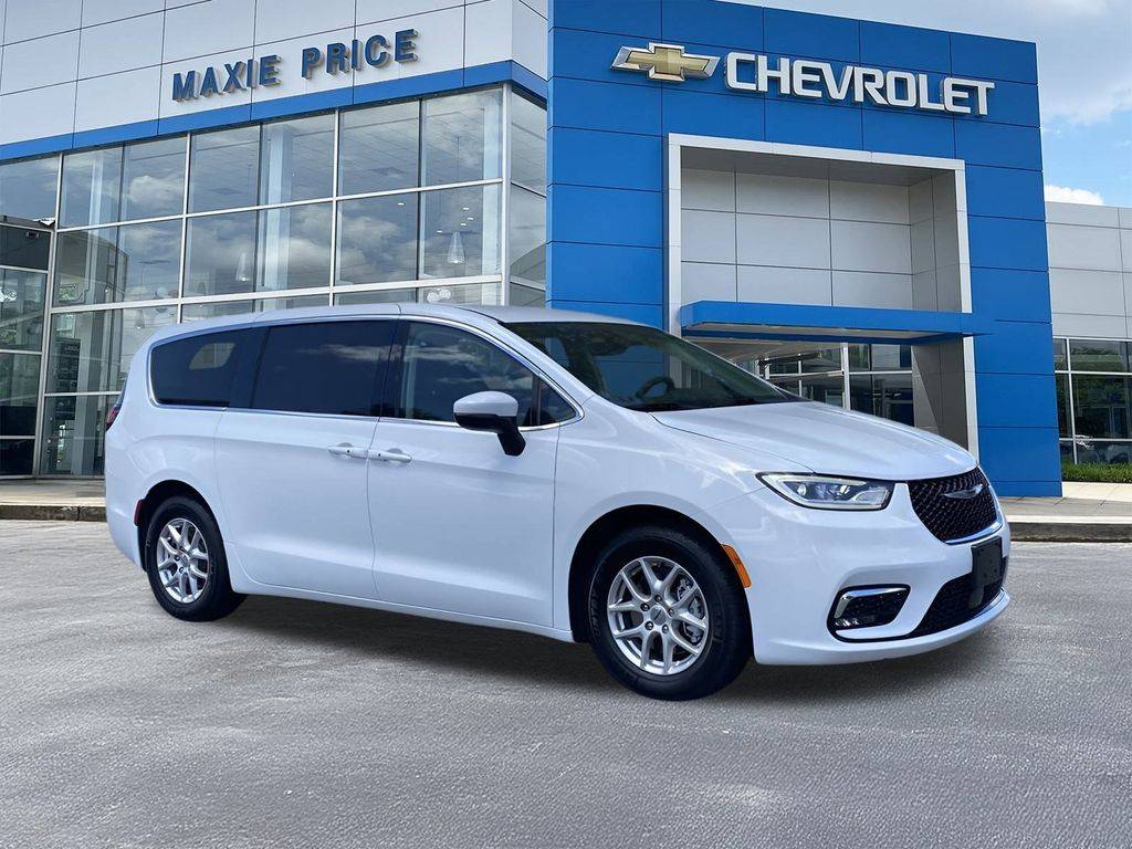 2023 Chrysler Pacifica Touring L — Minivan — 66,747 mi — Loganville, GA