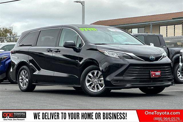2023 Toyota Sienna LE — Minivan — 60,164 mi — Oakland, CA