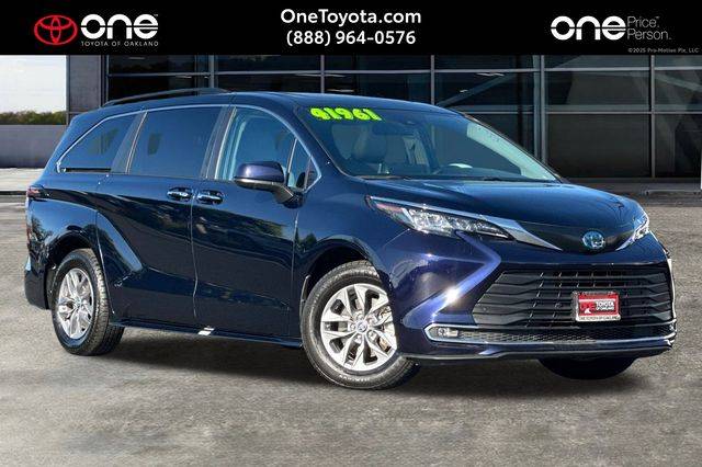 2023 Toyota Sienna XLE — Minivan — 53,995 mi — Oakland, CA