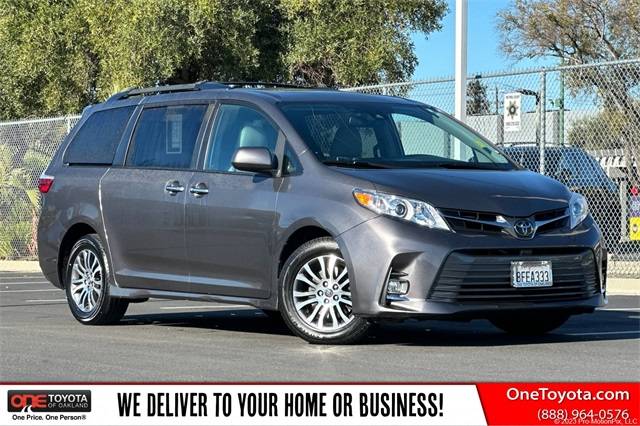 2018 Toyota Sienna XLE — Minivan — 47,607 mi — Oakland, CA