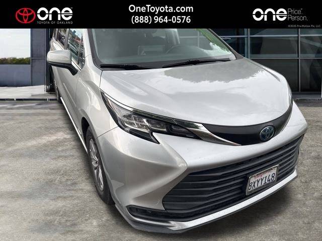 2021 Toyota Sienna LE — Minivan — 100,105 mi — Oakland, CA