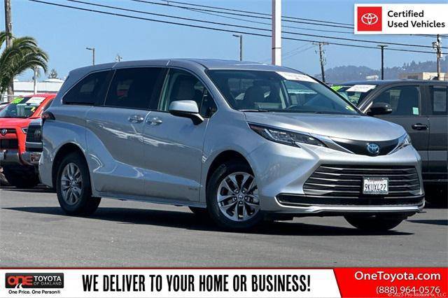 2021 Toyota Sienna LE — Minivan — 40,690 mi — Oakland, CA