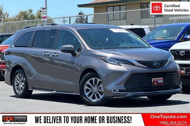 2023 Toyota Sienna XLE — Minivan — 69,051 mi — Oakland, CA