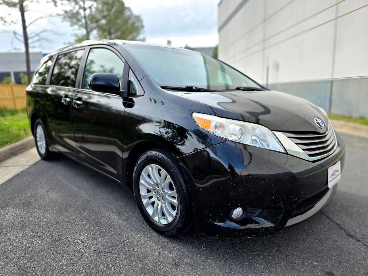 2015 Toyota Sienna XLE — Minivan — 195,786 mi — Chantilly, VA