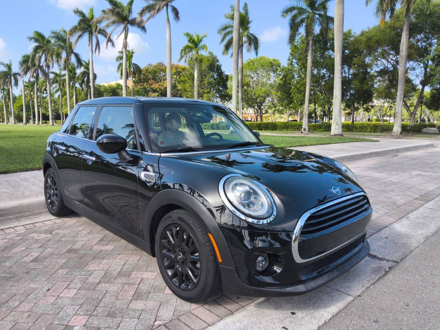 2020 MINI Hardtop Cooper — Hatchback — 29,086 mi — Pompano Beach, FL