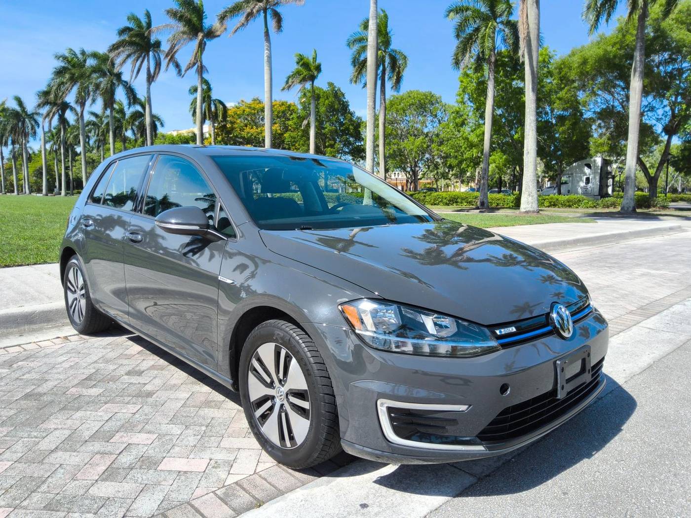 2019 Volkswagen e-Golf SE — Hatchback — 52,028 mi — Pompano Beach, FL