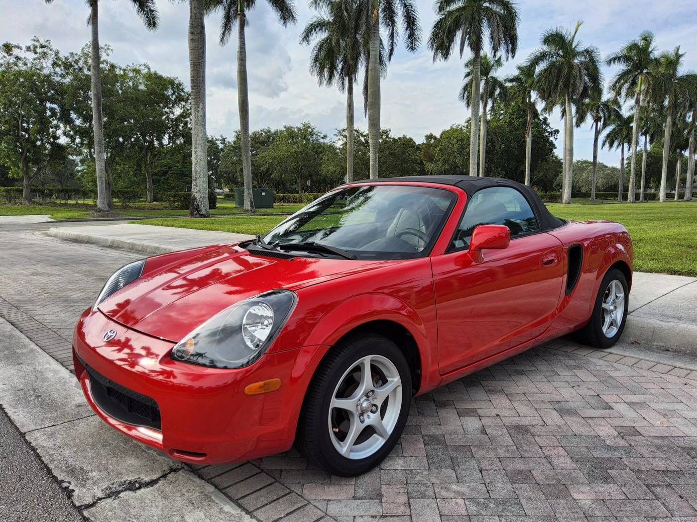 2000 Toyota MR2 Spyder Base — Convertible — 154,123 mi — Pompano Beach, FL