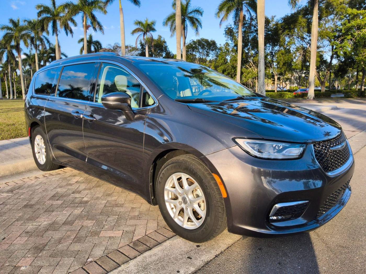 2021 Chrysler Pacifica Touring L — Minivan — 74,641 mi — Pompano Beach, FL