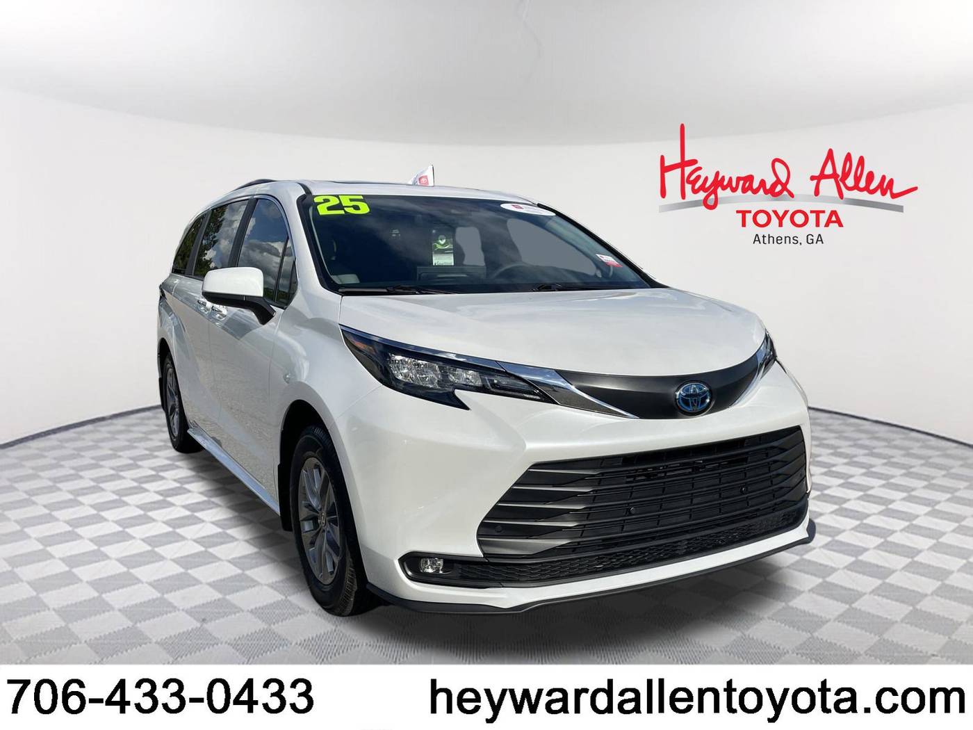 2025 Toyota Sienna XLE — Minivan — 9,113 mi — Athens, GA